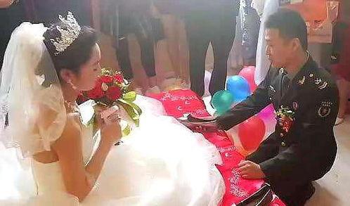 伴郎新娘吃瓜视频,爆笑瞬间引网友热议