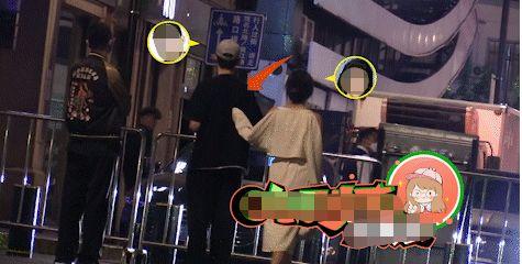 无人唱歌房吃瓜