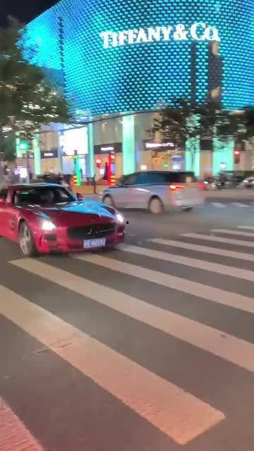 奔驰小姐姐吃瓜,揭秘娱乐圈幕后故事