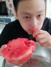 吃瓜视频小帅哥,吃瓜视频小帅哥的爆红之路