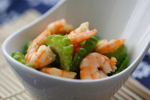 吃虾后可以吃凉瓜嘛,吃虾后适宜食用凉瓜的饮食搭配指南