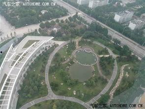 人民广场潍坊吃瓜,人民广场潍坊夏日吃瓜盛宴