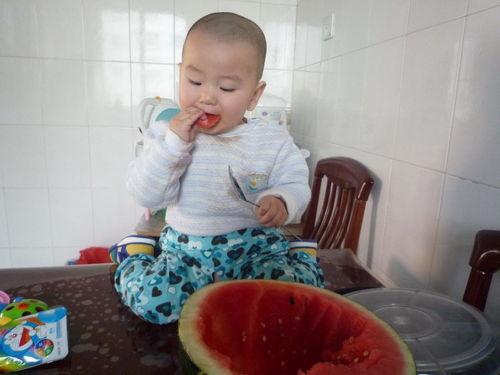 孩子吃父母的瓜,孩子吃父母的瓜，滋味几何？